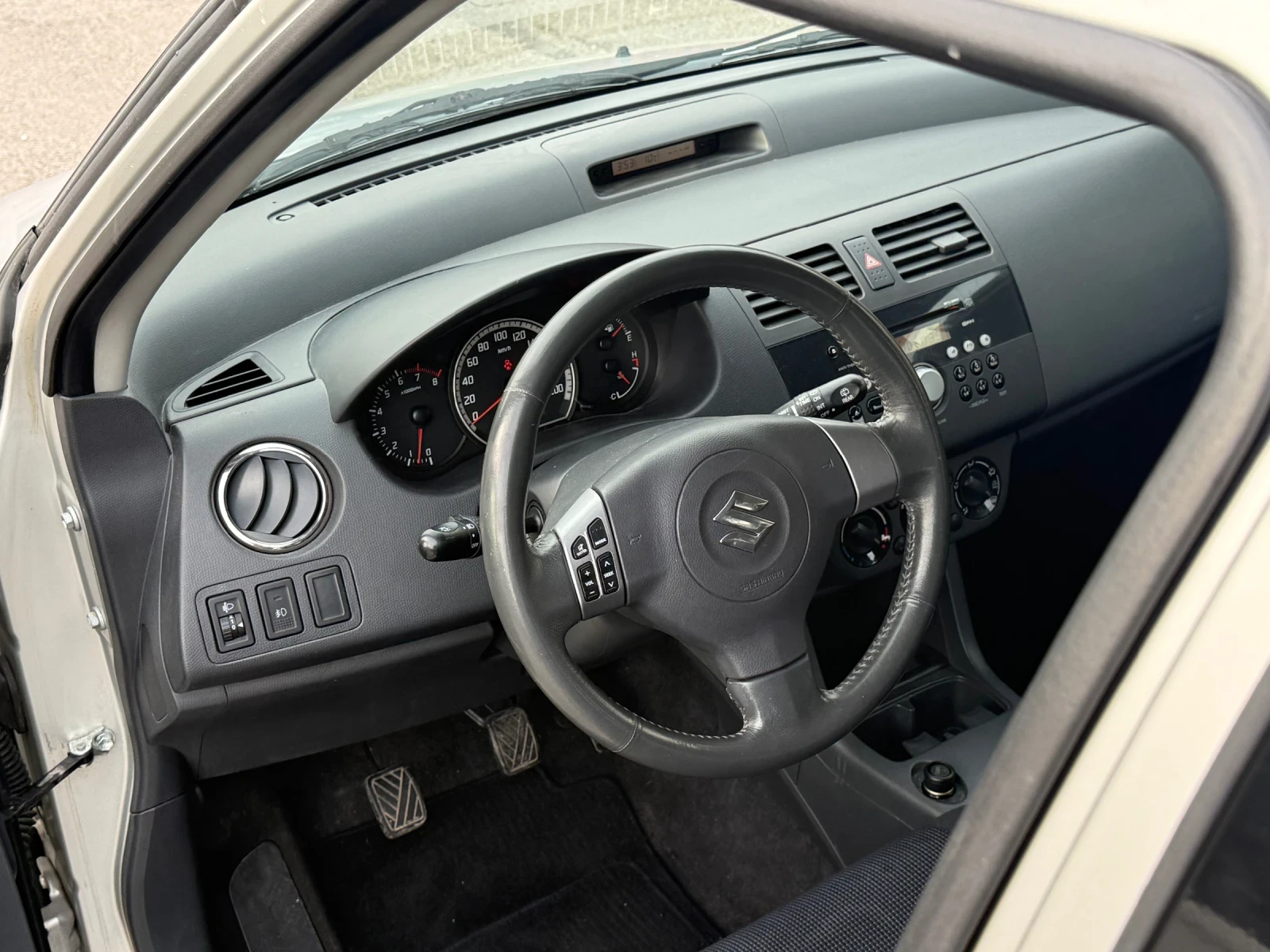 Suzuki Swift 1.3i 90k.c. 4x4 130хил.км. - изображение 8