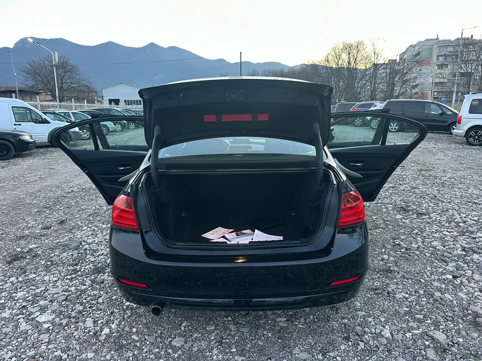 BMW 320 2.0TD 184kc TOPPP, снимка 16 - Автомобили и джипове - 53837792