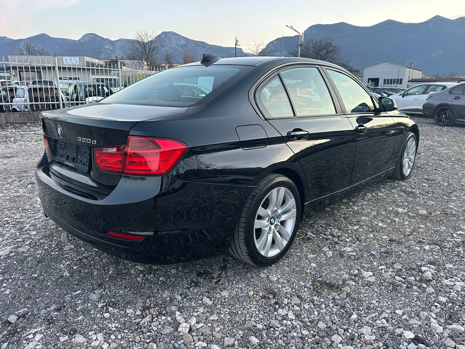 BMW 320 2.0TD 184kc TOPPP, снимка 3 - Автомобили и джипове - 53837792