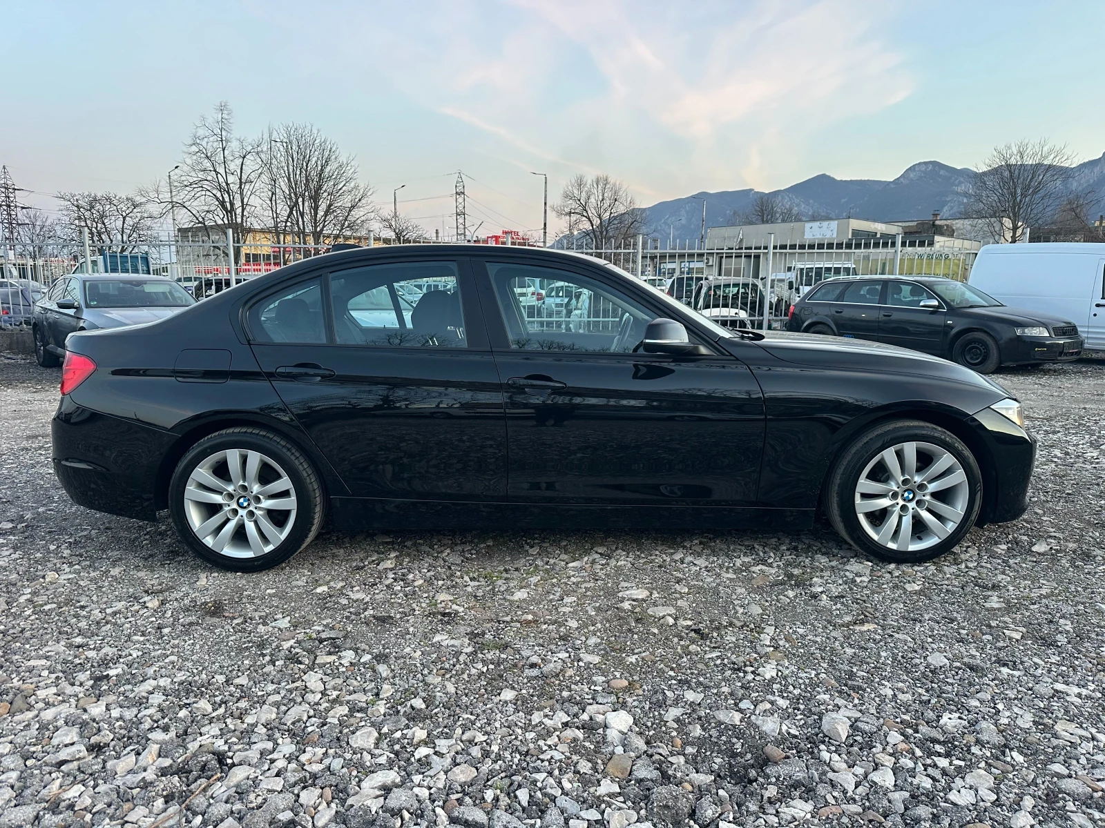 BMW 320 2.0TD 184kc TOPPP, снимка 2 - Автомобили и джипове - 53837792