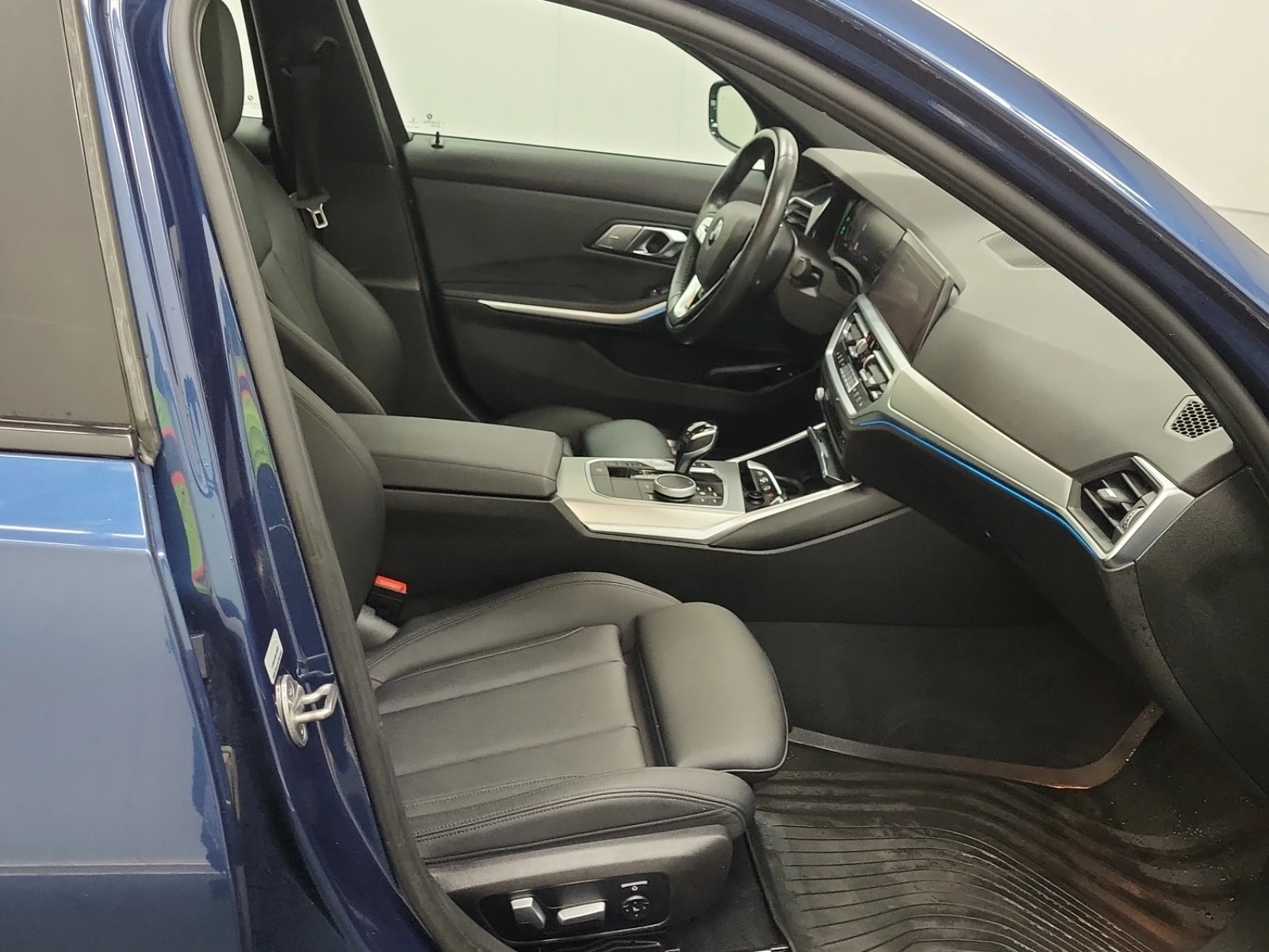 BMW 330 * 12876KM * HEAD UP * PANO * БЕЗ ИНЦИДЕНТИ * , снимка 8 - Автомобили и джипове - 53919022