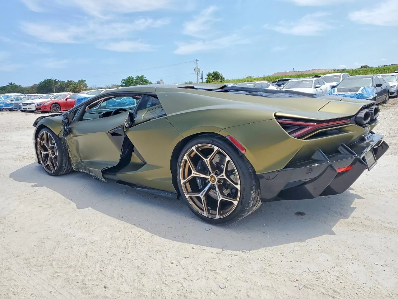 Lamborghini Revuelto, снимка 4 - Автомобили и джипове - 54005159