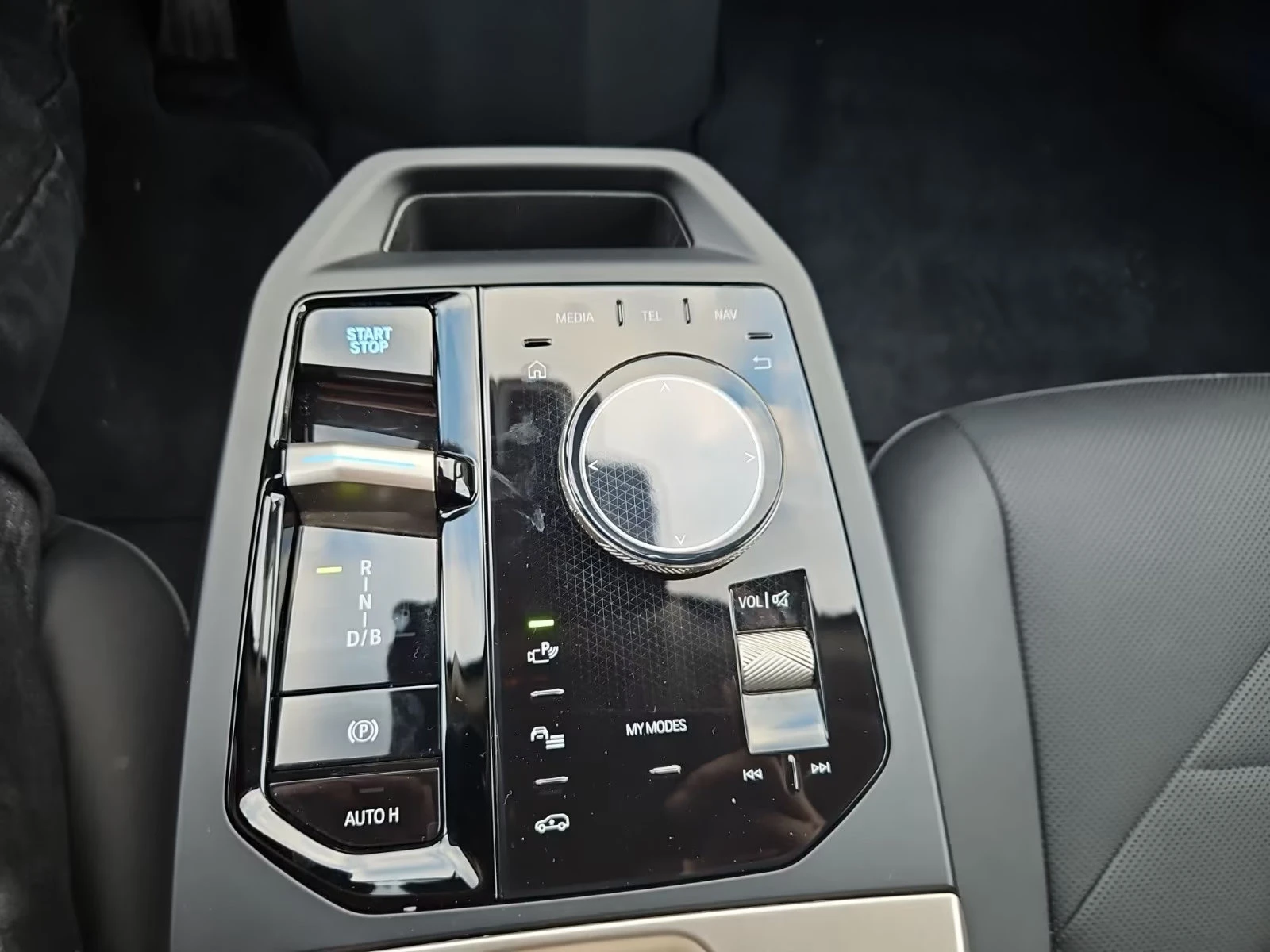 BMW iX xDRIVE-50/523HP/MSPORT/LED/360/ACC/HI-FI/283z, снимка 13 - Автомобили и джипове - 54120162