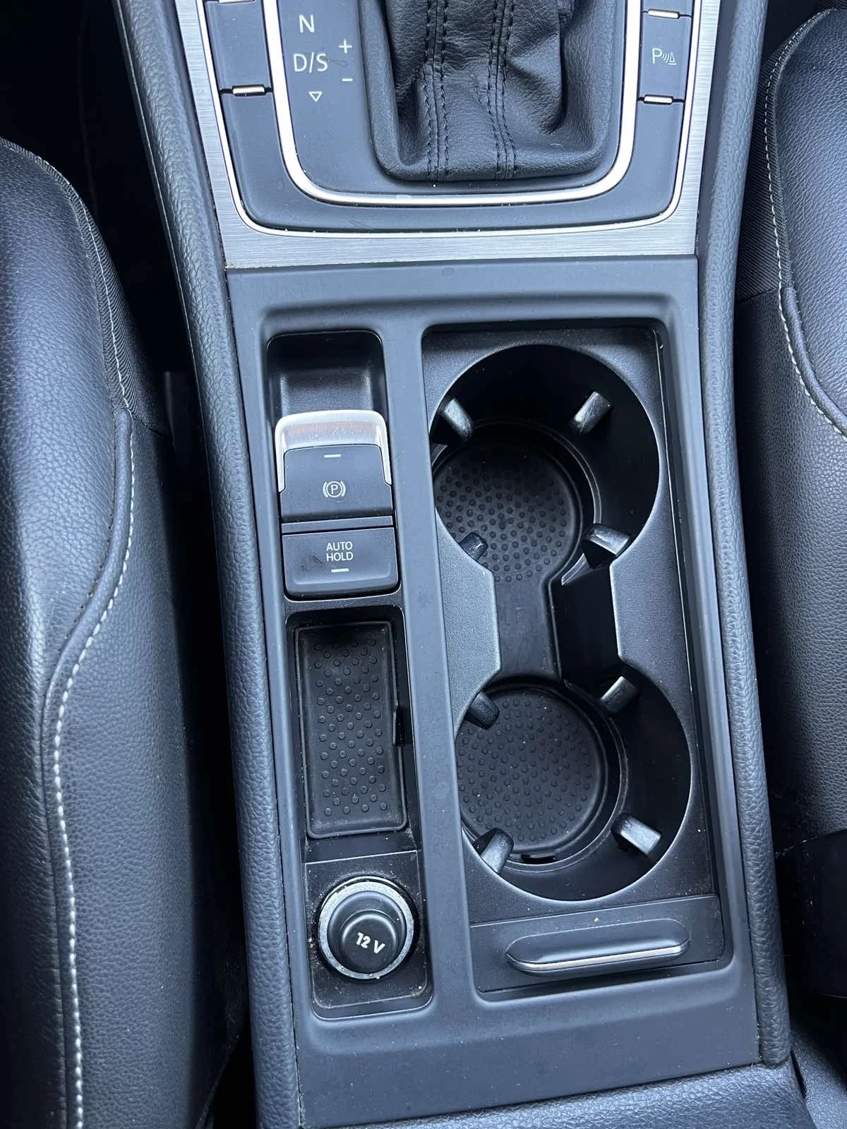 VW Golf 1.6TDI, снимка 11 - Автомобили и джипове - 55412127
