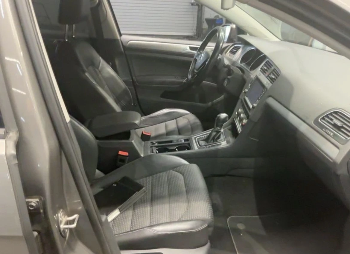 VW Golf 1.6TDI, снимка 4 - Автомобили и джипове - 54886460
