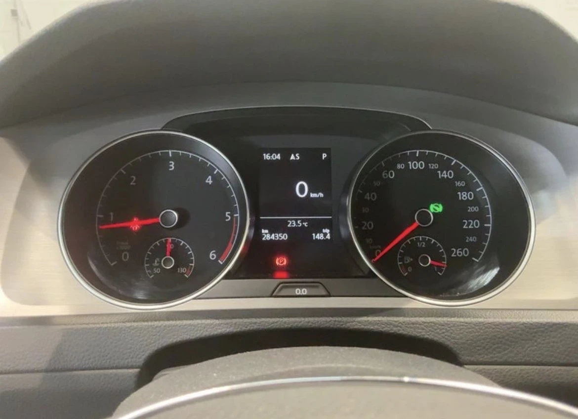 VW Golf 1.6TDI, снимка 3 - Автомобили и джипове - 54886460