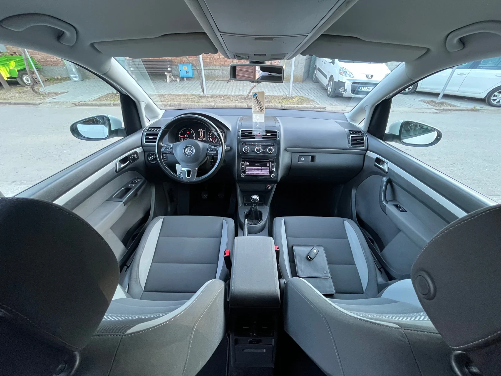 VW Touran LIFE-FullService, снимка 8 - Автомобили и джипове - 54983575