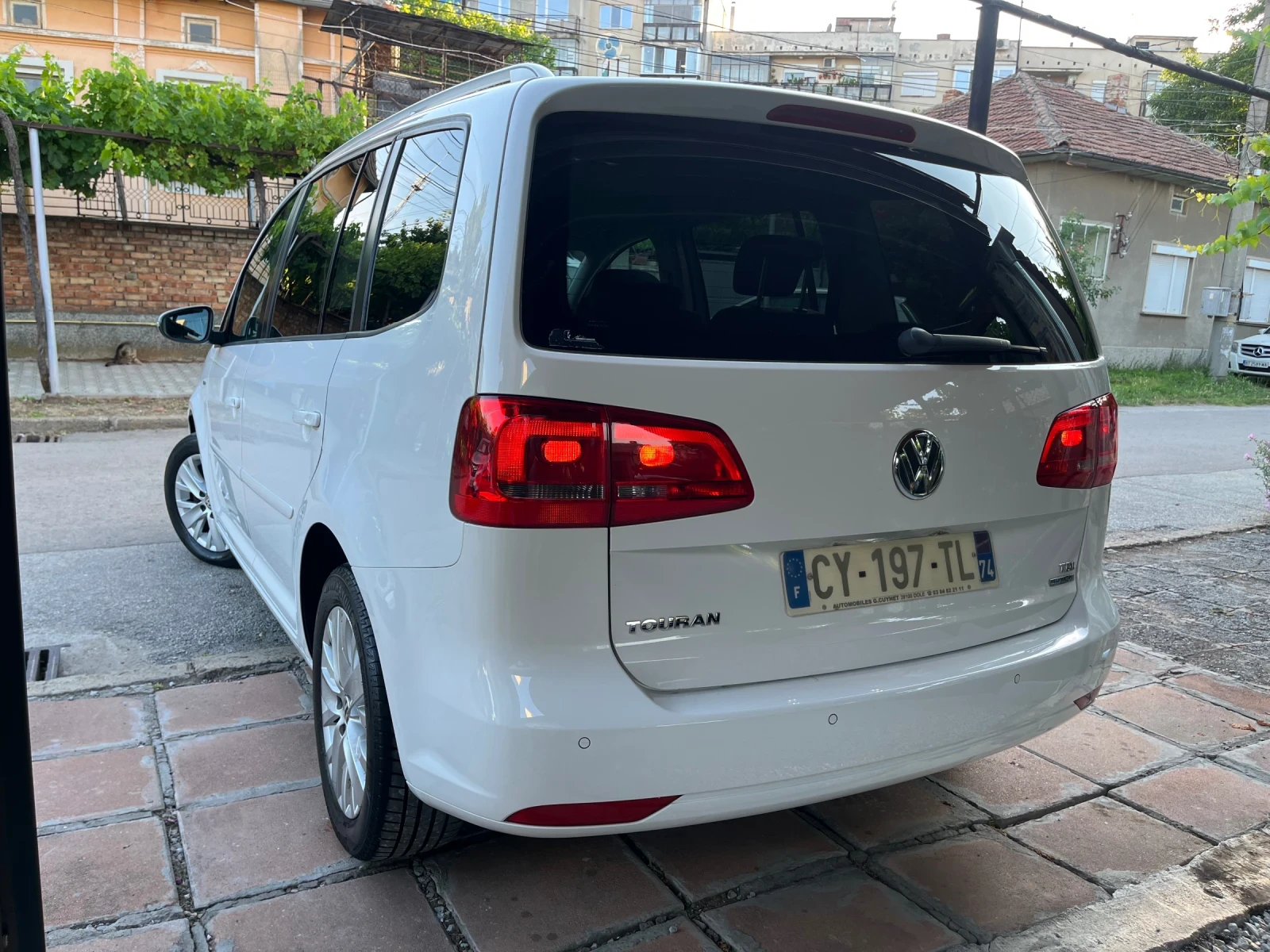 VW Touran LIFE-FullService, снимка 3 - Автомобили и джипове - 54983575
