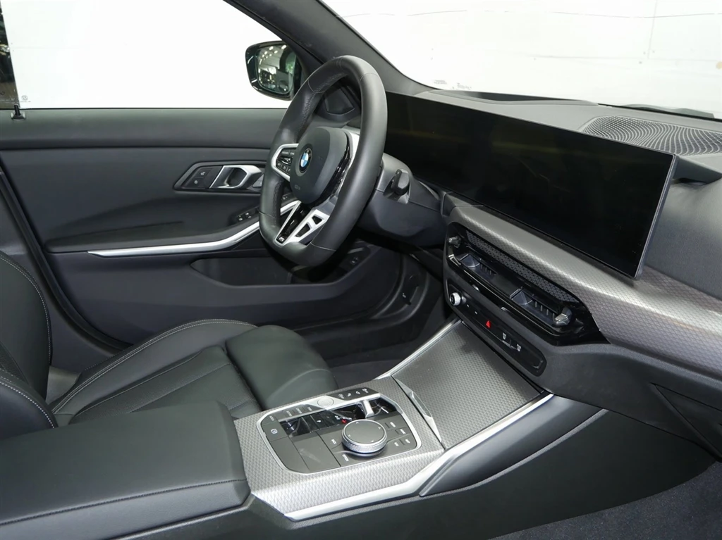 BMW 320 xDrive Sedan (MX), снимка 11 - Автомобили и джипове - 55330827