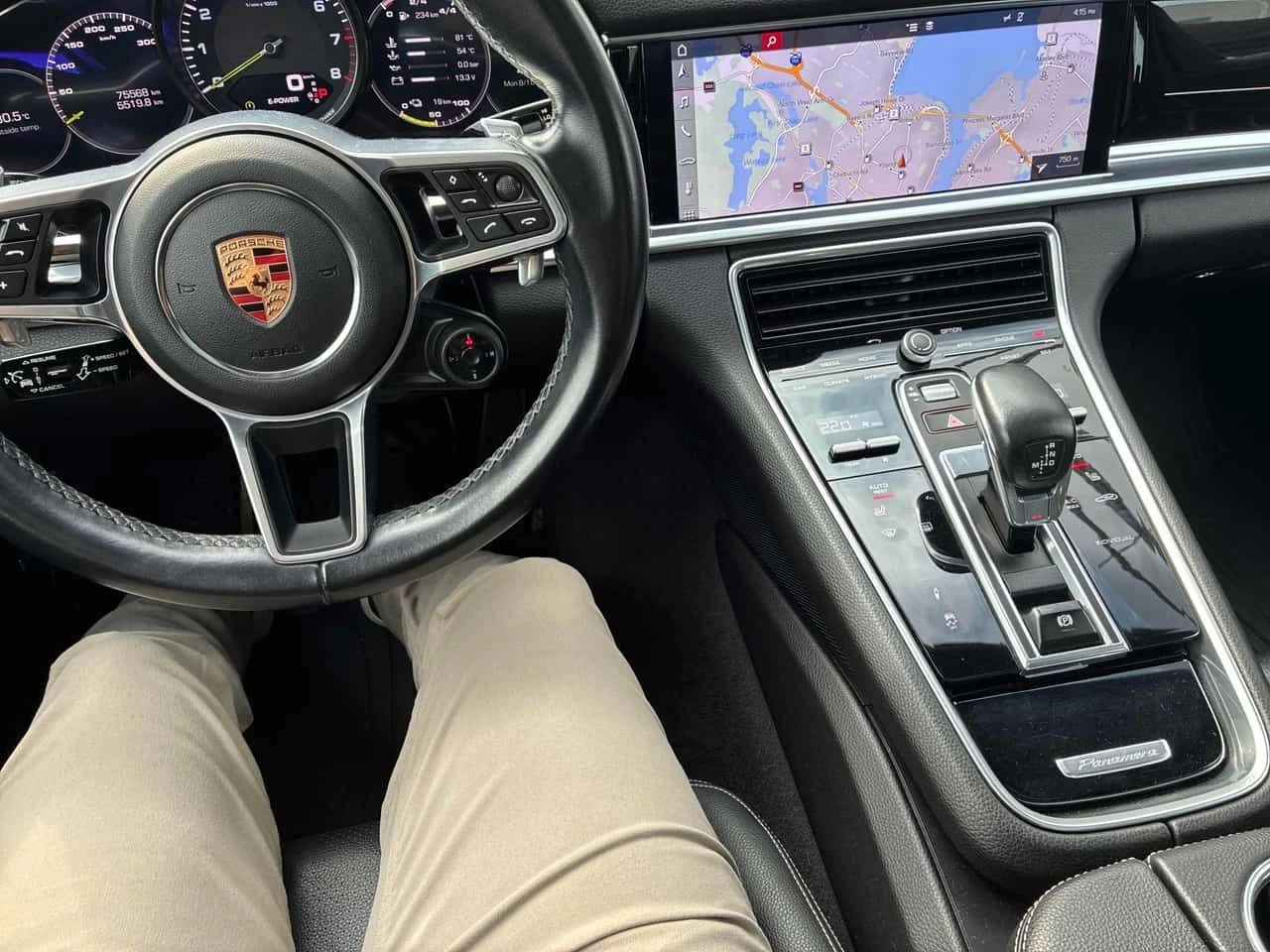 Porsche Panamera * 4 * ЛИЦЕНЗИРАН ДИЛЪР * CARFAX, снимка 9 - Автомобили и джипове - 55641905
