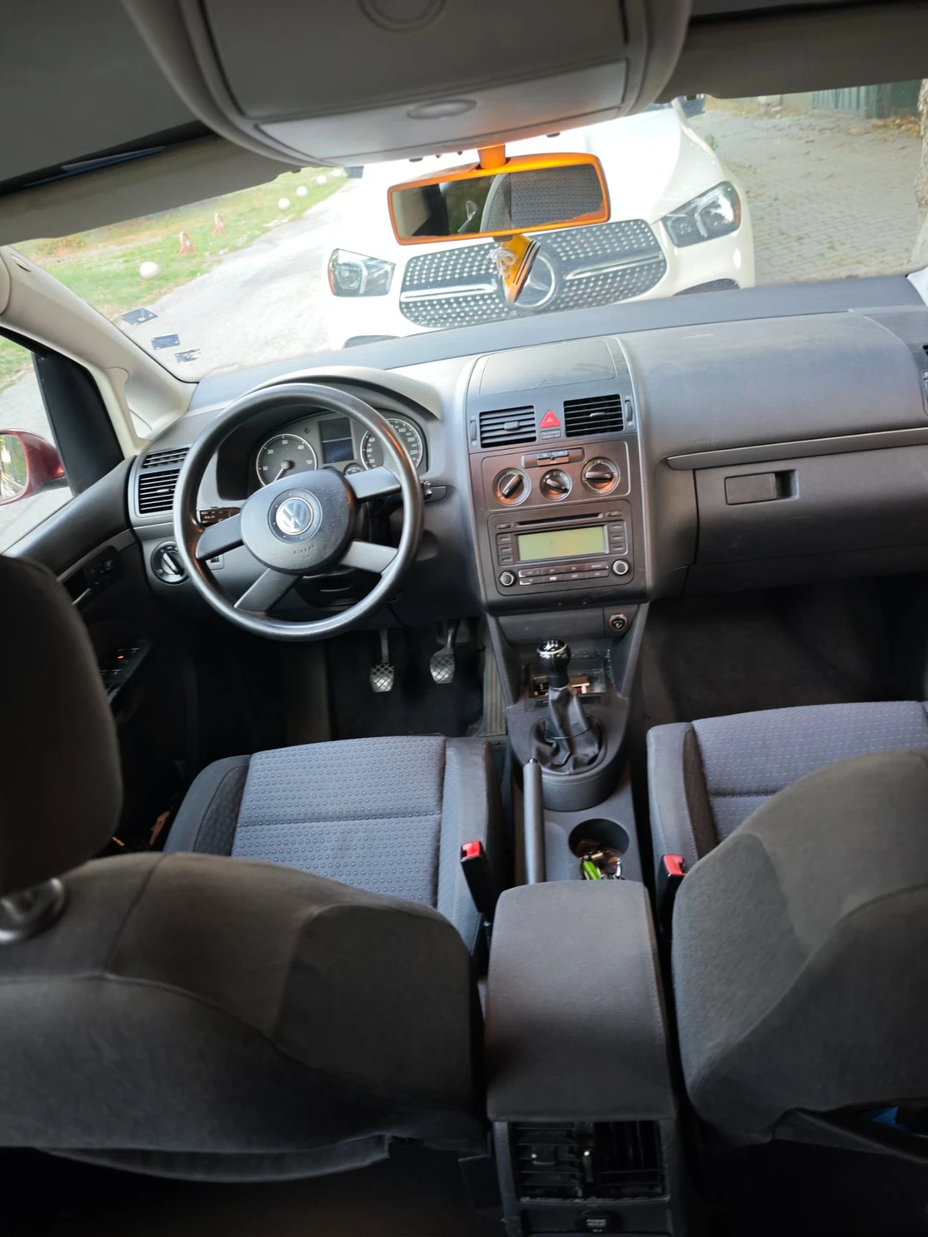 VW Touran, снимка 8 - Автомобили и джипове - 55646840