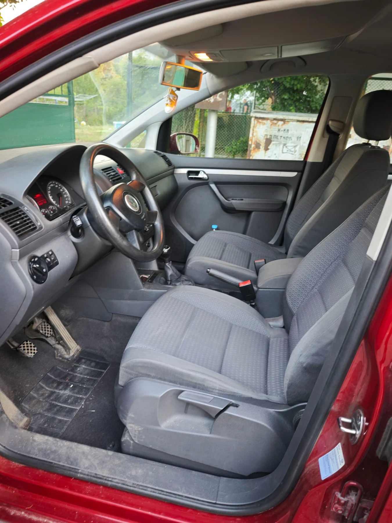 VW Touran, снимка 12 - Автомобили и джипове - 55646840