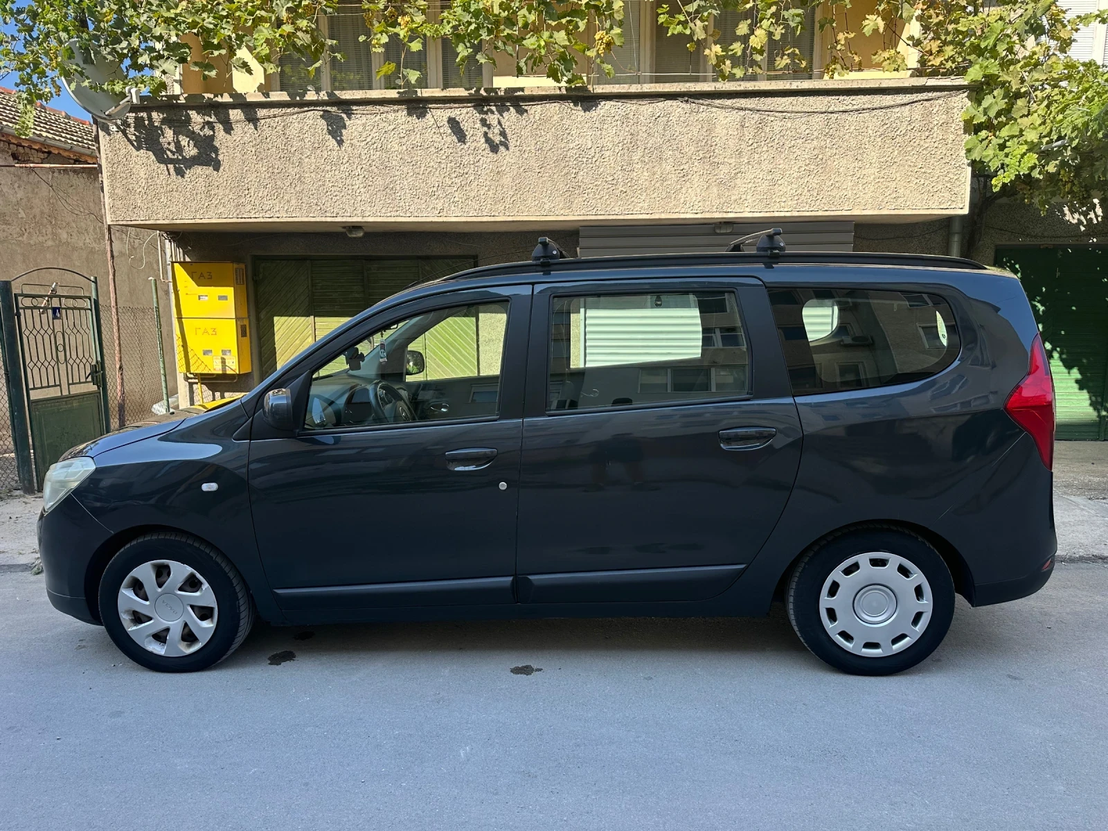 Dacia Lodgy, снимка 2 - Автомобили и джипове - 55847284