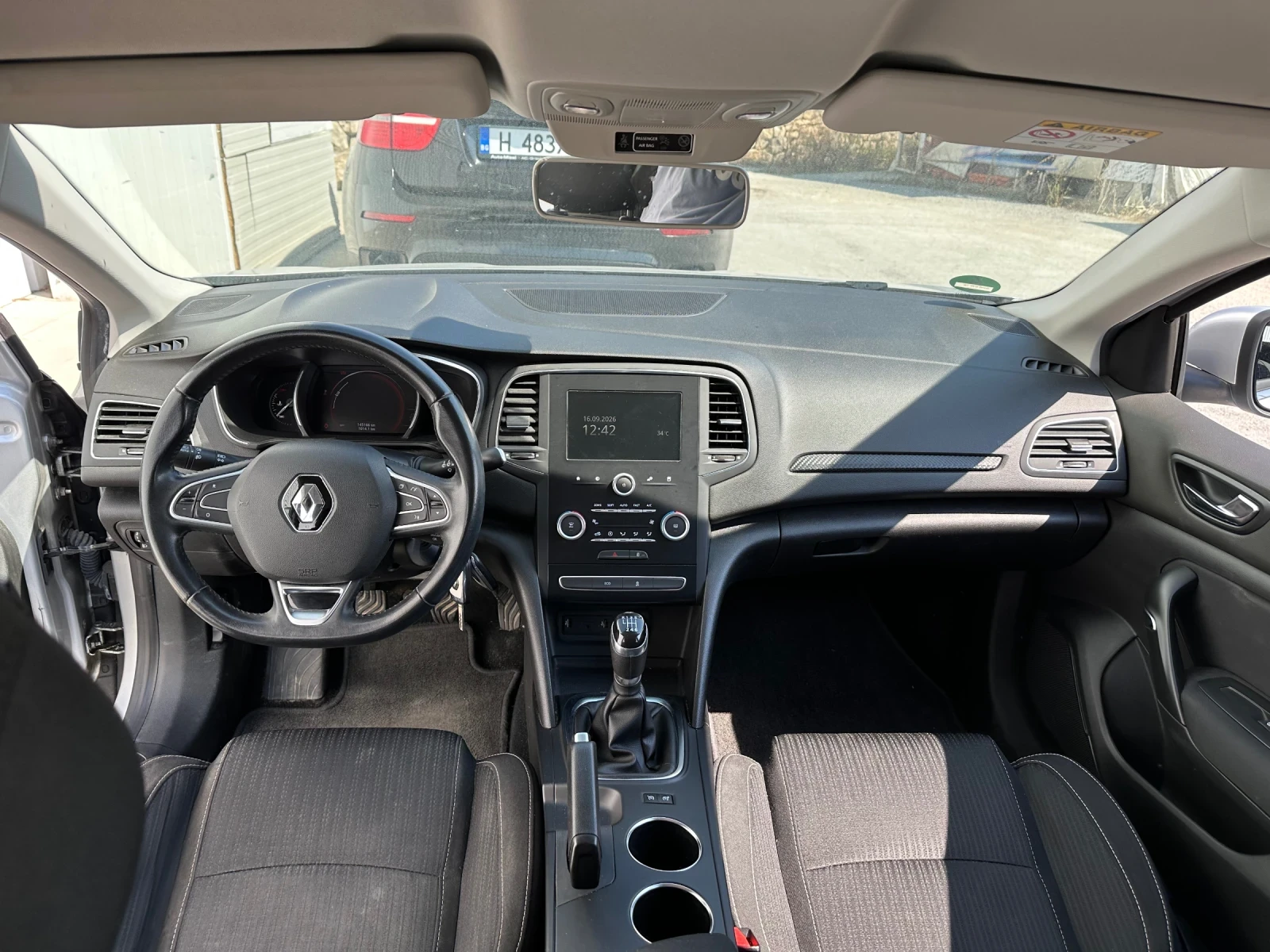 Renault Megane 1.2Tce, снимка 10 - Автомобили и джипове - 56107556