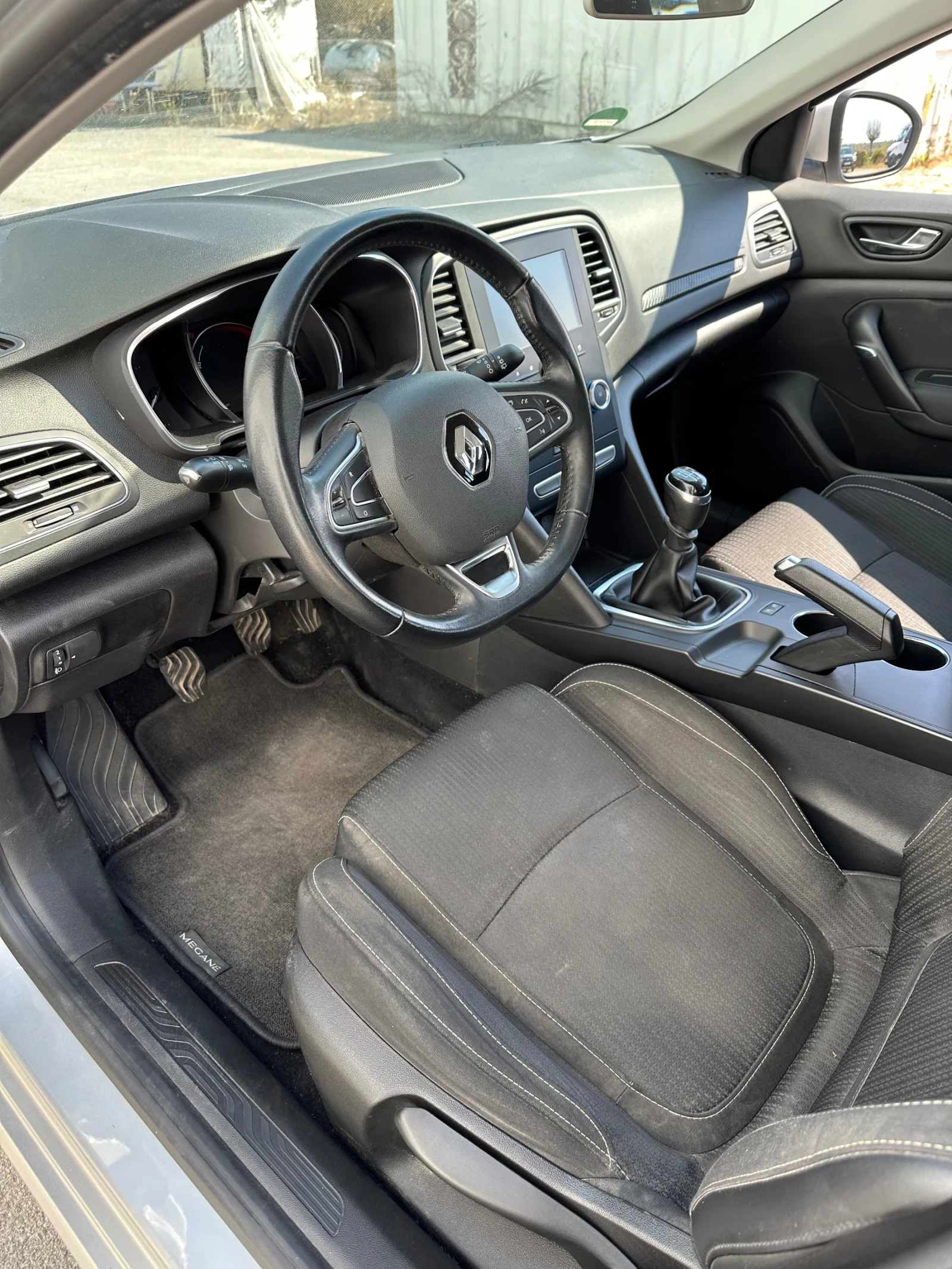 Renault Megane 1.2Tce, снимка 12 - Автомобили и джипове - 56107556