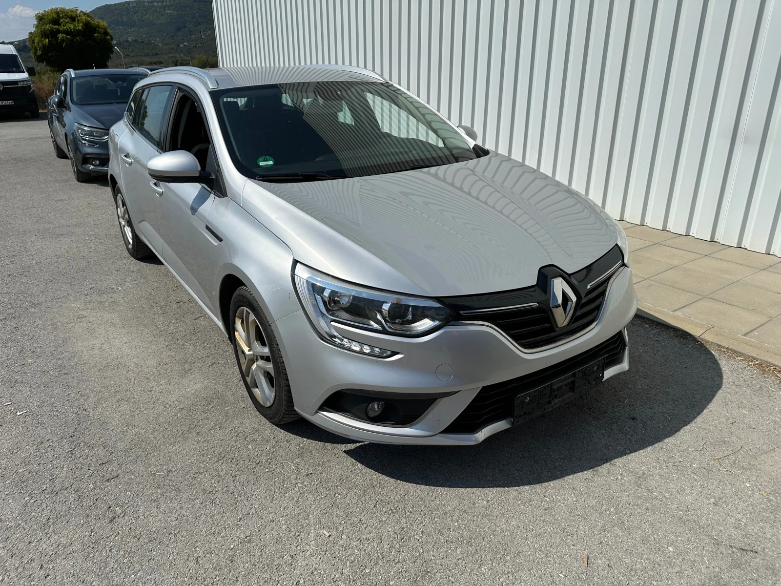 Renault Megane 1.2Tce, снимка 9 - Автомобили и джипове - 56107556
