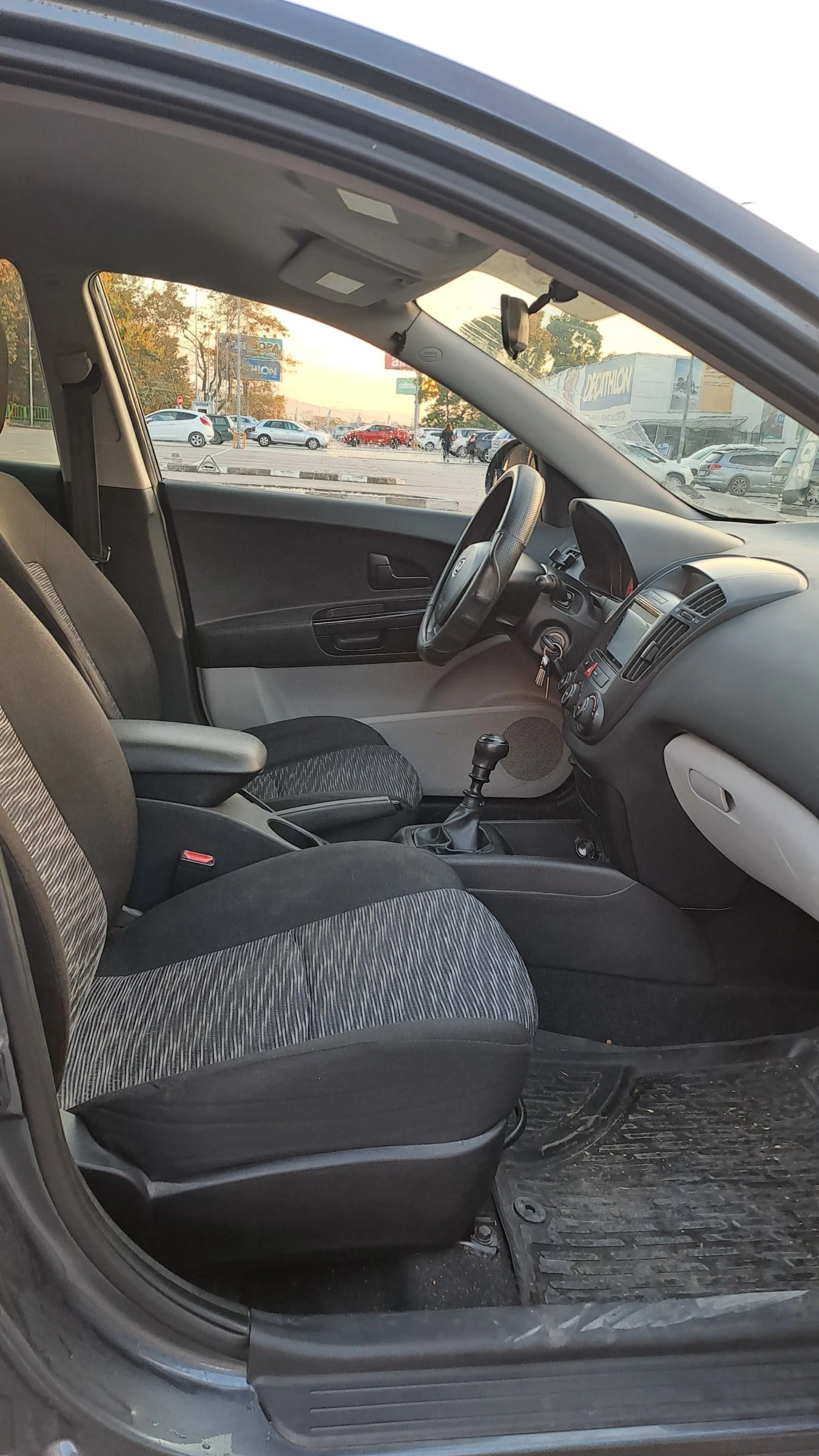 Kia Ceed 1.4 CVVT, снимка 11 - Автомобили и джипове - 56605431