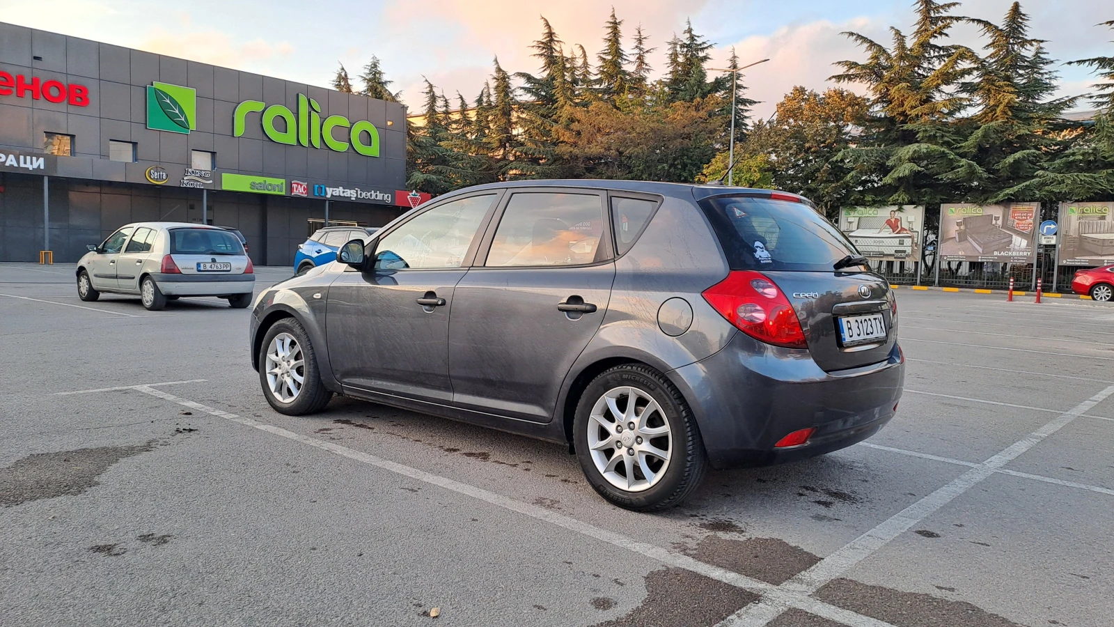 Kia Ceed 1.4 CVVT, снимка 4 - Автомобили и джипове - 56605431