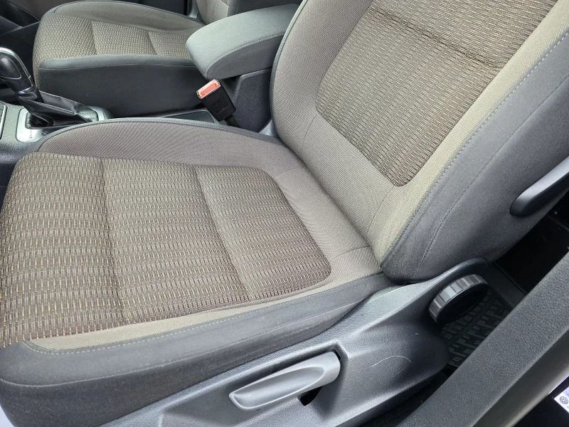 VW Tiguan 2.0tdi 140k.c. 4x4 Navi Kamera Led 160000km., снимка 9 - Автомобили и джипове - 53013043