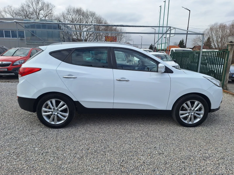 Hyundai IX35 2.0crdi 184ks 4x4 Koja Navi!, снимка 2 - Автомобили и джипове - 53427293