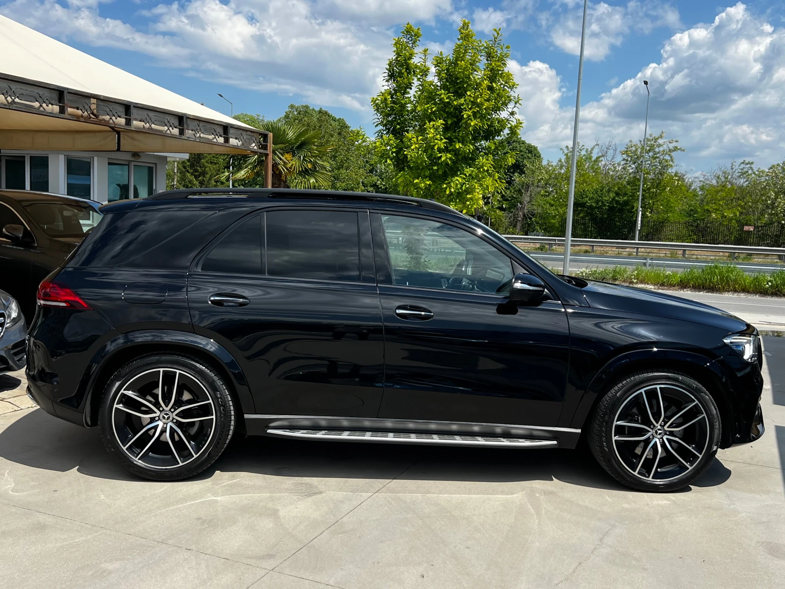 Mercedes-Benz GLE 350 d, 9G, AMG LINE, 22", PANO, DISTR, NIGHT, FULL - изображение 4