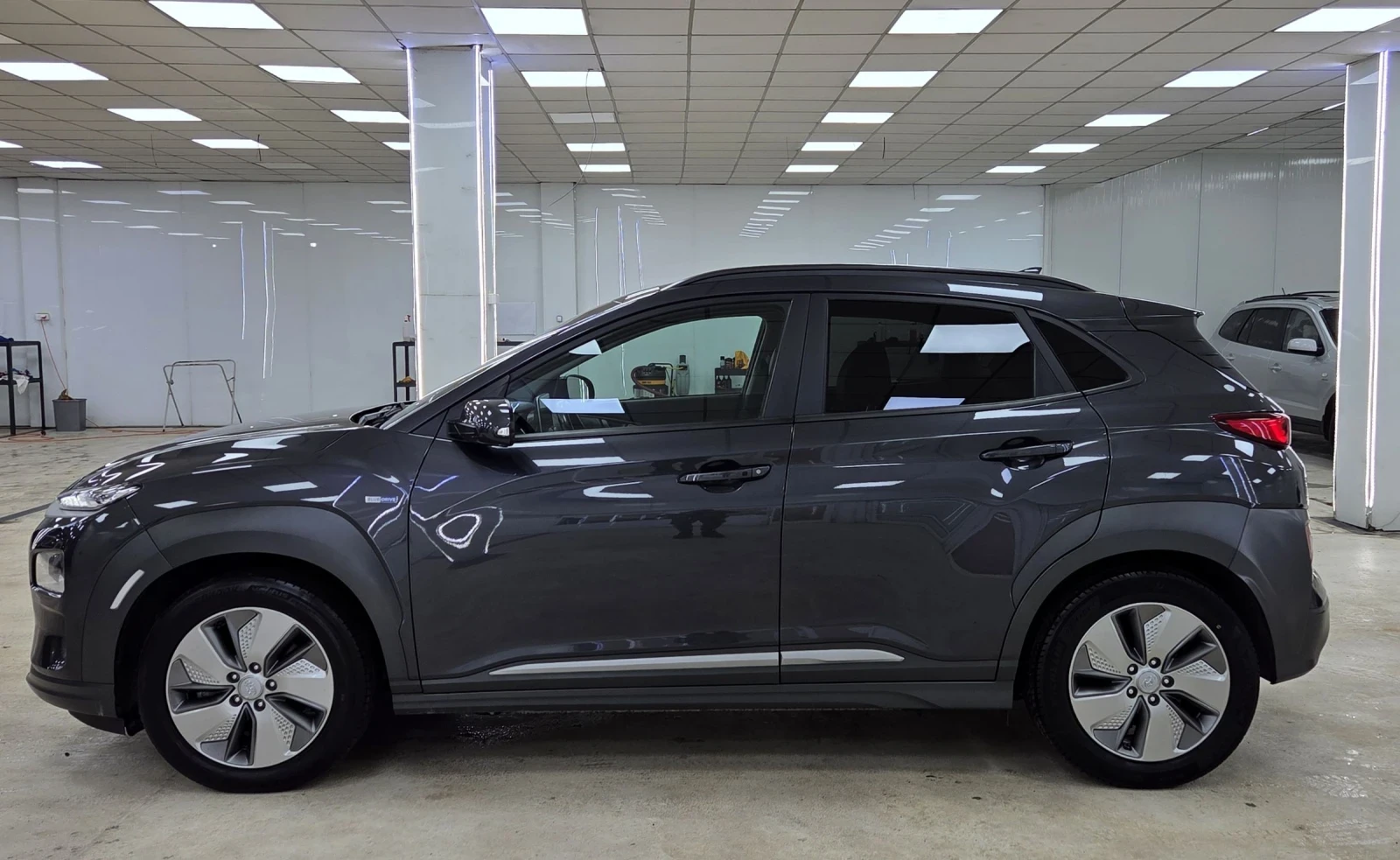 Hyundai Kona 64KWh/Premium/SOH100%Blue Link - изображение 4