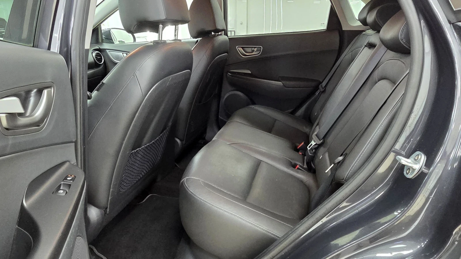 Hyundai Kona 64KWh/Premium/SOH100%Blue Link - изображение 8