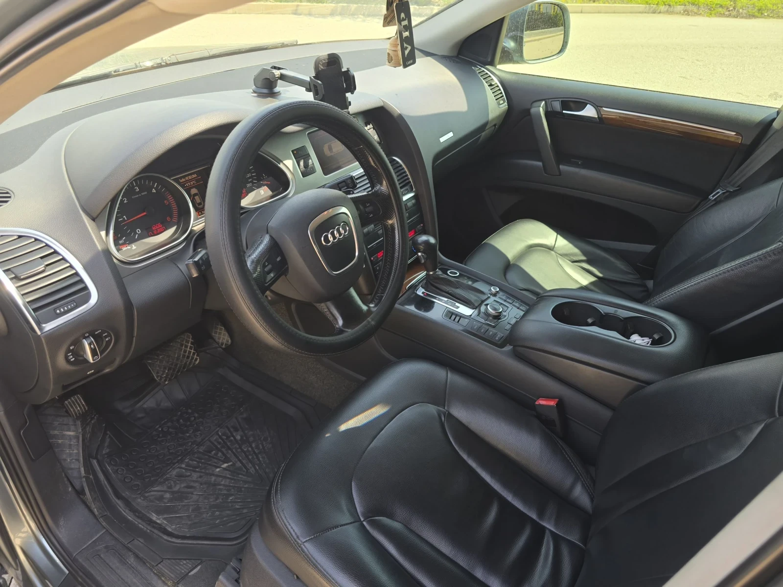 Audi Q7 3.0D/4x4/7Места, снимка 8 - Автомобили и джипове - 54352530