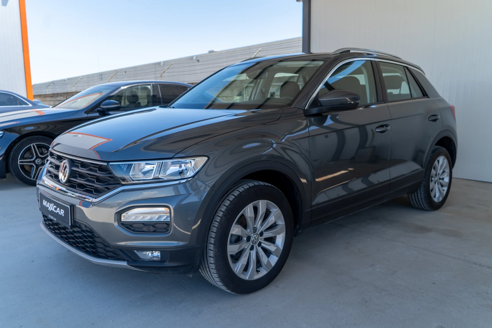VW T-Roc 2019 = 25K KM = РЪЧКА = ЛИЗИНГ = ГАРАНЦИЯ = ТОП, снимка 2 - Автомобили и джипове - 54699378