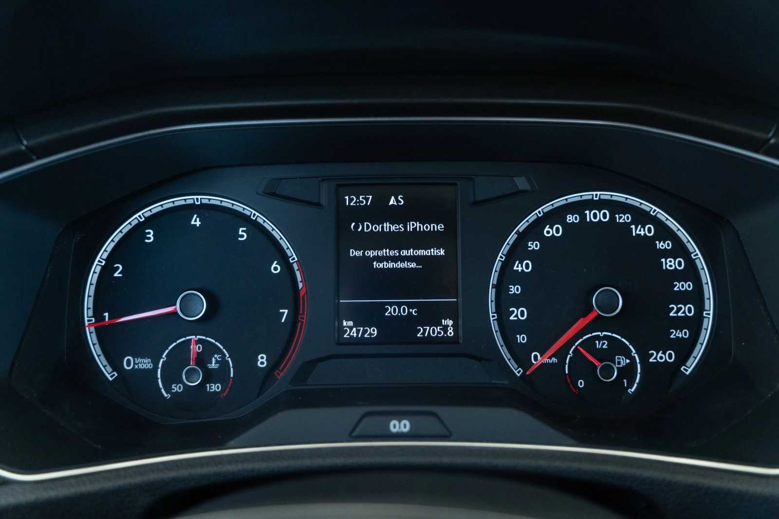 VW T-Roc 2019 = 25K KM = РЪЧКА = ЛИЗИНГ = ГАРАНЦИЯ = ТОП, снимка 17 - Автомобили и джипове - 54699378