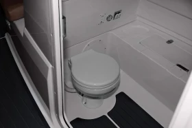 Надуваема лодка Brig E8, снимка 11 - Воден транспорт - 53219127