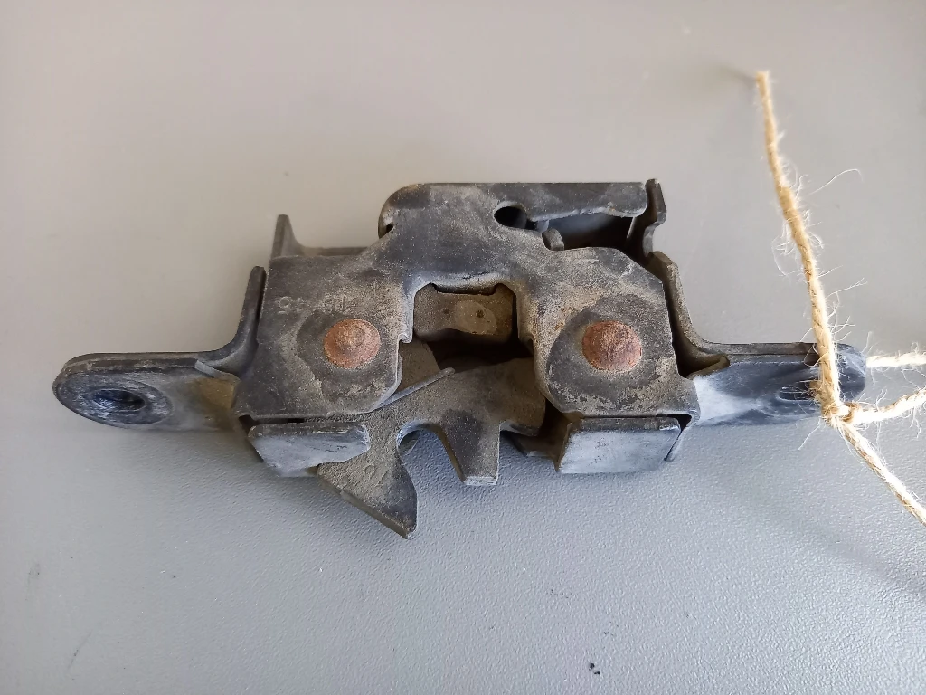 Брава ключалка преден капак Рено Меган (к)