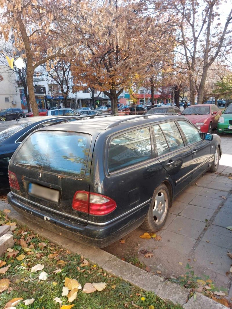 Mercedes-Benz E 220, снимка 3 - Автомобили и джипове - 48313394