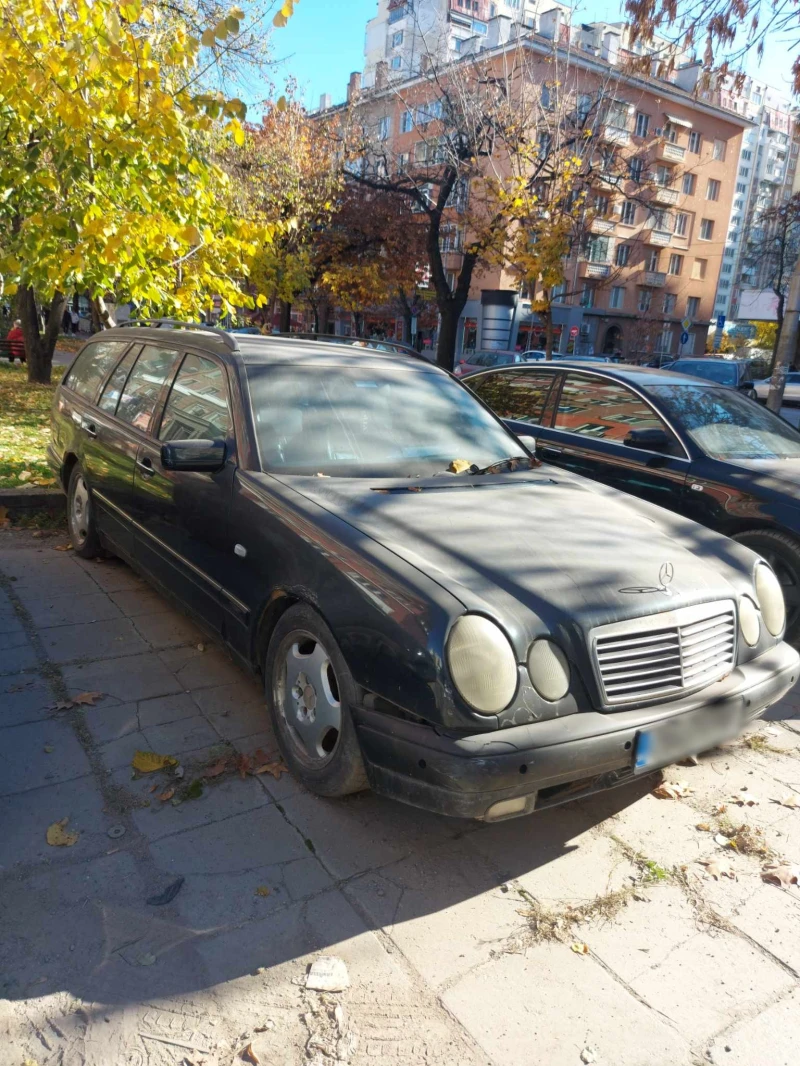 Mercedes-Benz E 220, снимка 2 - Автомобили и джипове - 48313394