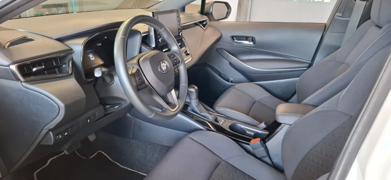 Toyota Corolla 2.0i HYBRID 45000km  СЕРВИЗНА ИСТОРИЯ!, снимка 8 - Автомобили и джипове - 51261092