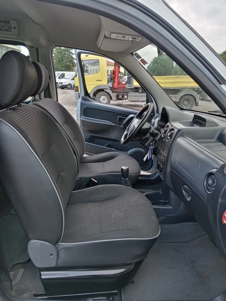 Peugeot Partner 1.6i KLIMA, снимка 13 - Автомобили и джипове - 54645554
