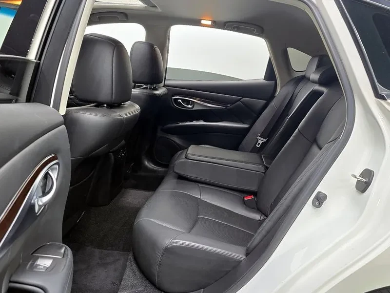 Infiniti Q70 Style 3.7 Бензин, снимка 10 - Автомобили и джипове - 55455962