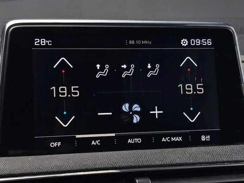 Peugeot 3008 1.5 BlueHDI GT - САМО 30% АВАНС, снимка 17 - Автомобили и джипове - 55987600