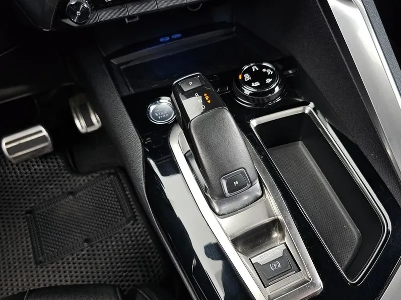 Peugeot 3008 1.5 BlueHDI GT - САМО 30% АВАНС, снимка 9 - Автомобили и джипове - 55987600