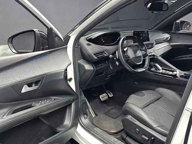 Peugeot 3008 1.5 BlueHDI GT - САМО 30% АВАНС, снимка 10 - Автомобили и джипове - 55987600