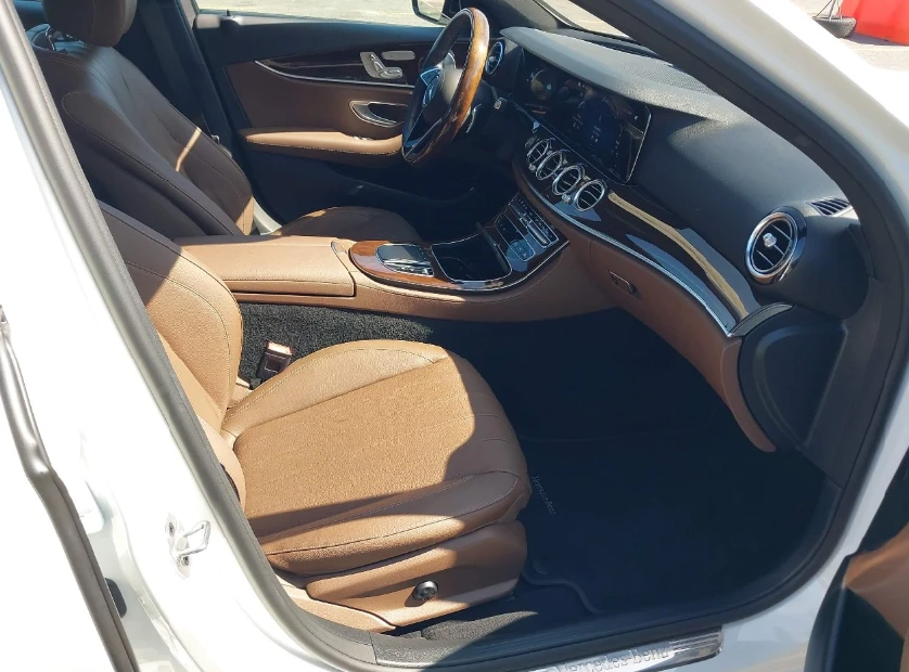 Mercedes-Benz E 450 ПОДГРЕВИ* МАСАЖ* AMG-PACK* ДИСТРОНИК* ШИБИДАХ - изображение 5