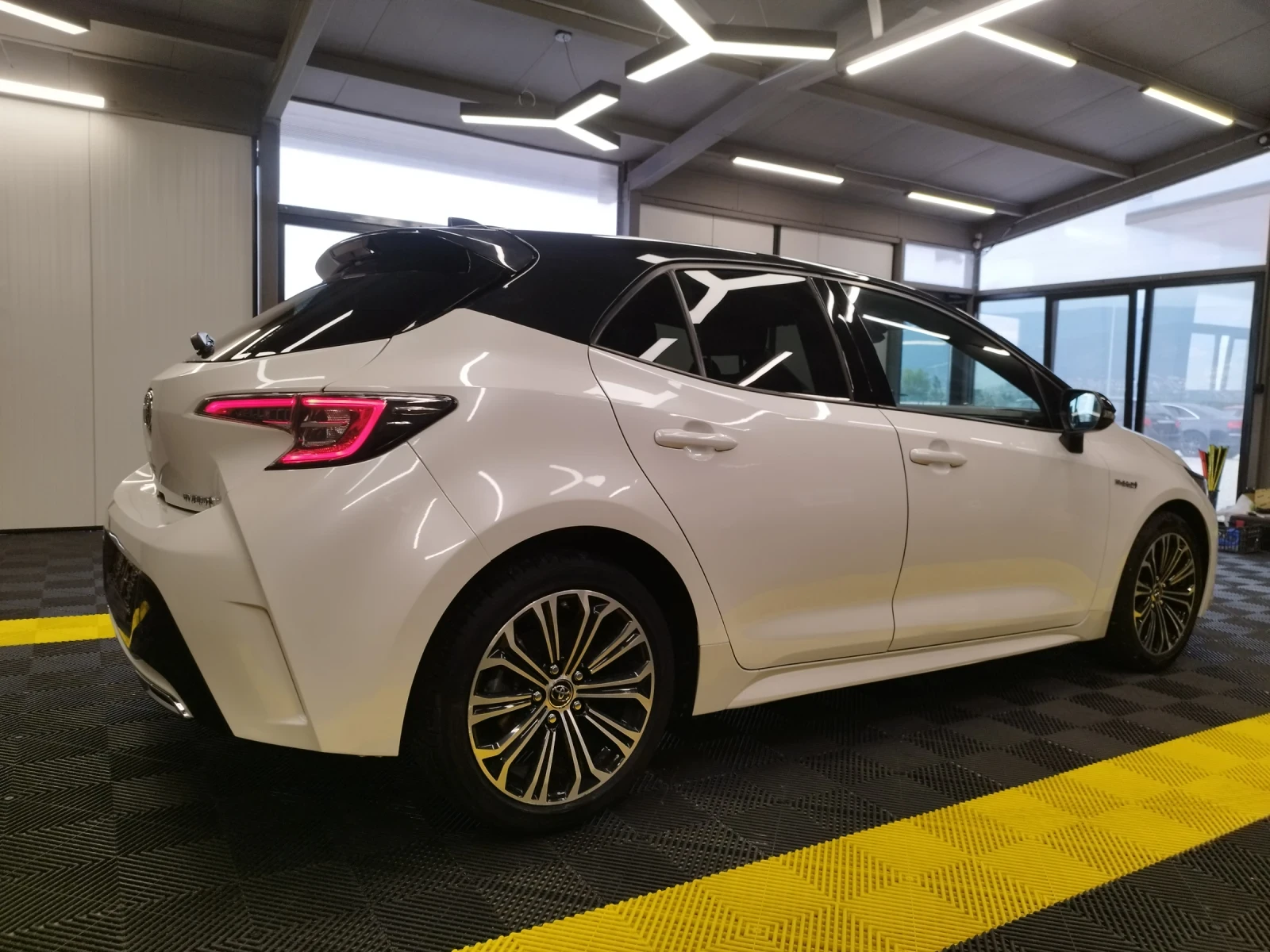 Toyota Corolla 2.0 hybrid 45000km - изображение 6