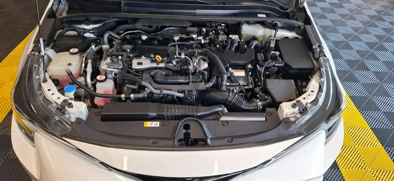 Toyota Corolla 2.0 hybrid 45000km | Mobile.bg — изображение 16