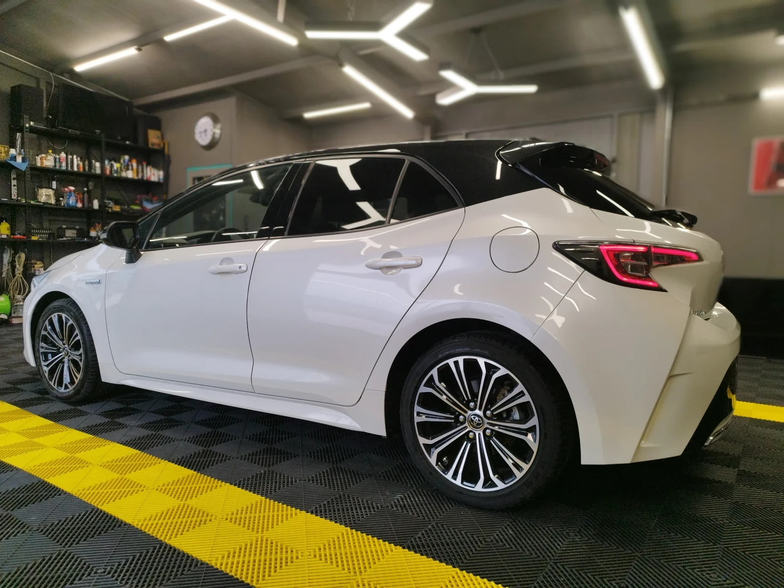 Toyota Corolla 2.0 hybrid 45000km - изображение 4