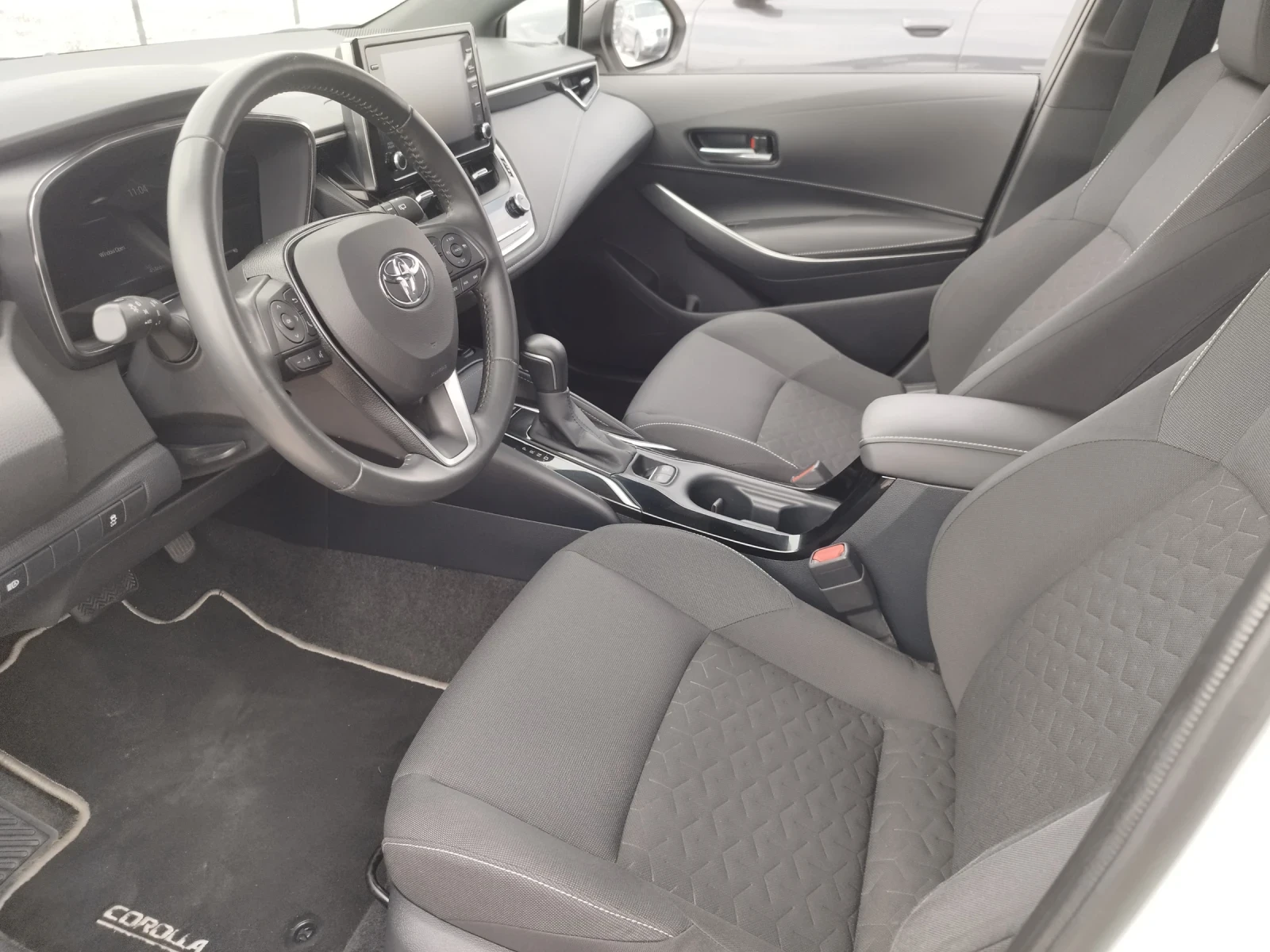 Toyota Corolla 2.0 hybrid 45000km - изображение 10