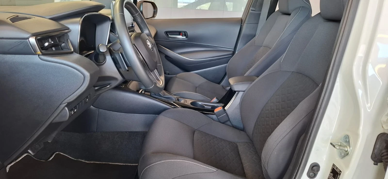 Toyota Corolla 2.0 hybrid 45000km - изображение 9