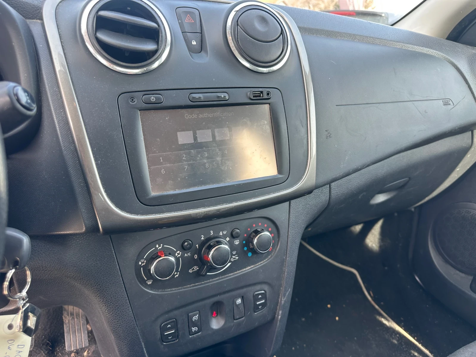 Dacia Sandero 1.5dci STEPWAY, снимка 12 - Автомобили и джипове - 53782937