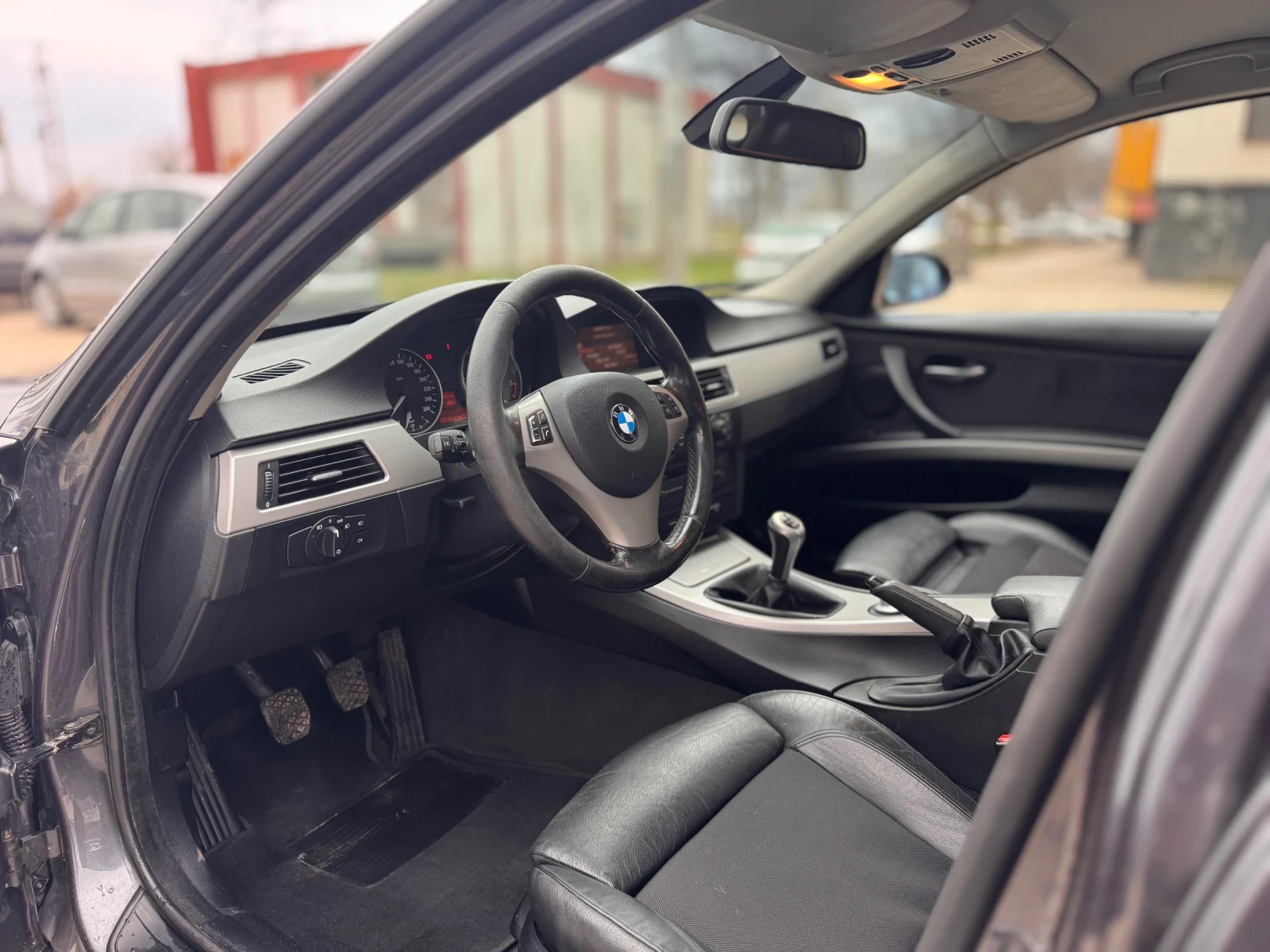 BMW 320 Ксенон, рекаро салон, навигация, мулти волан, снимка 9 - Автомобили и джипове - 53892863