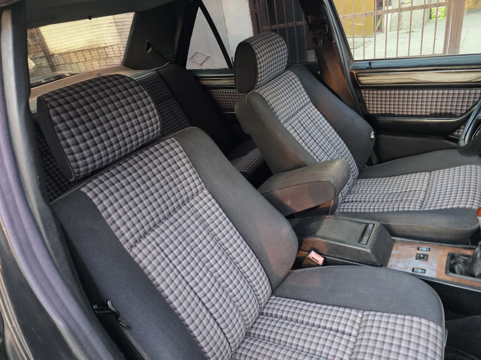 Mercedes-Benz 124, снимка 9 - Автомобили и джипове - 53920009