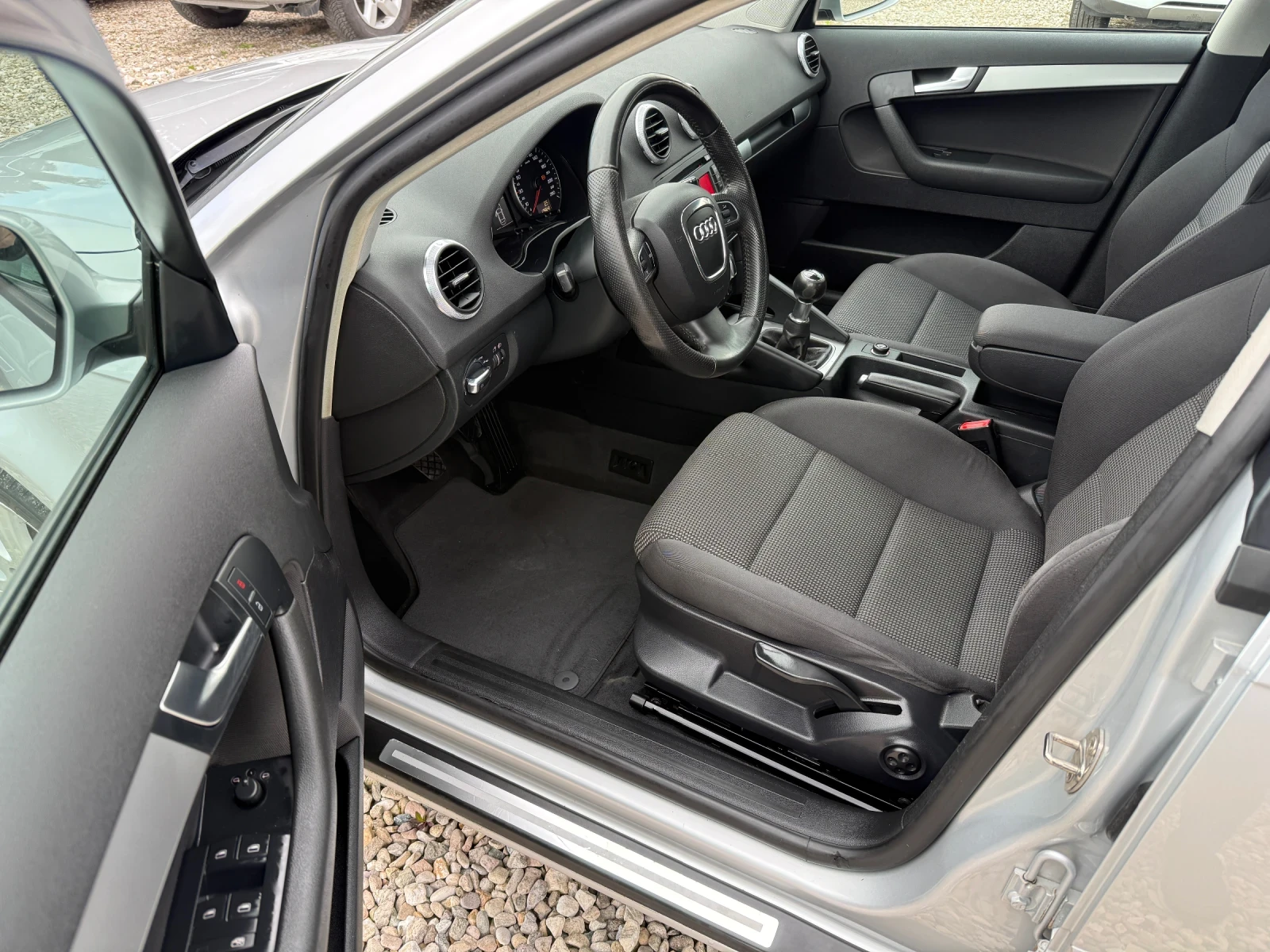 Audi A3 2.0 TDI, снимка 6 - Автомобили и джипове - 54081114